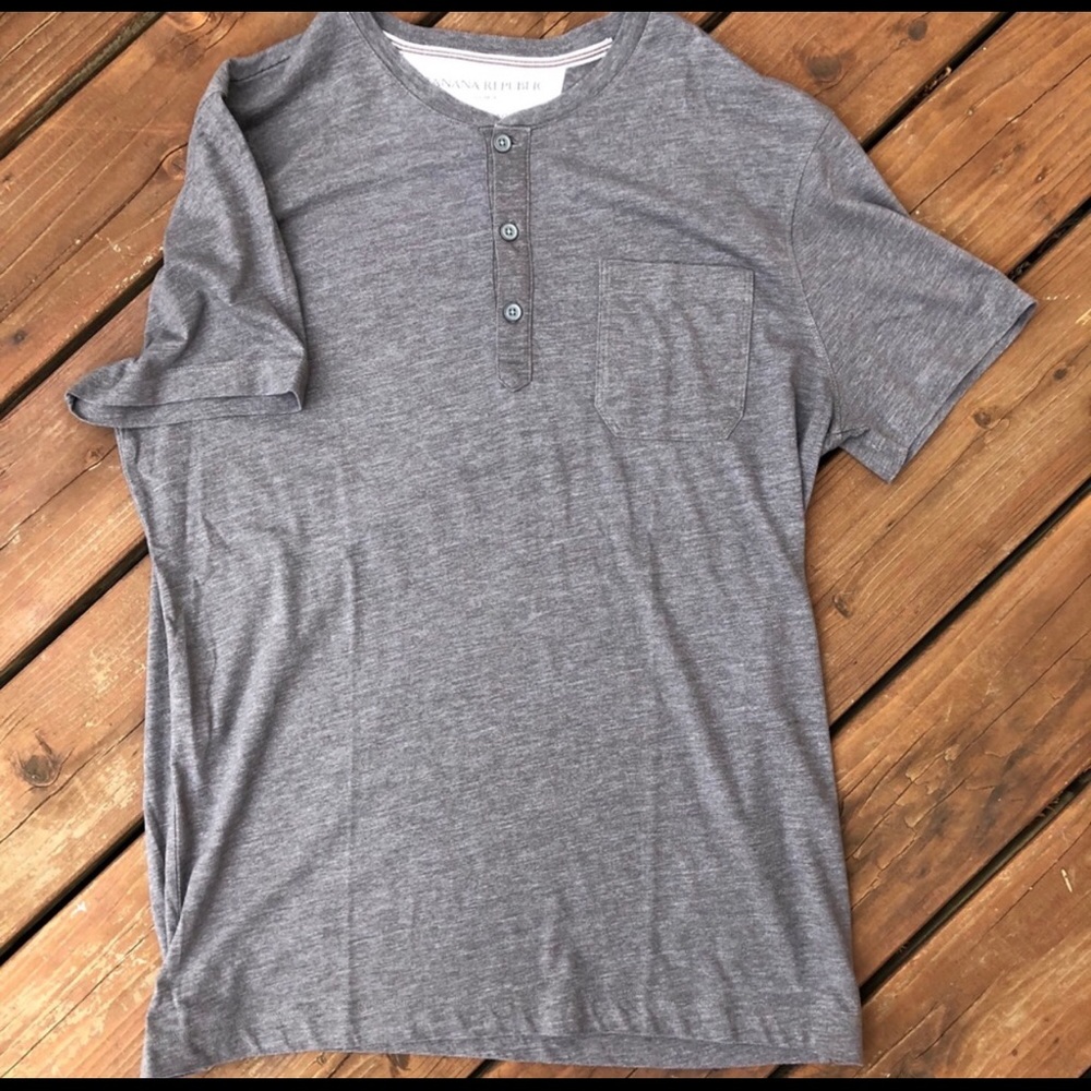 Banana Republic- Vintage Style Henley - Large